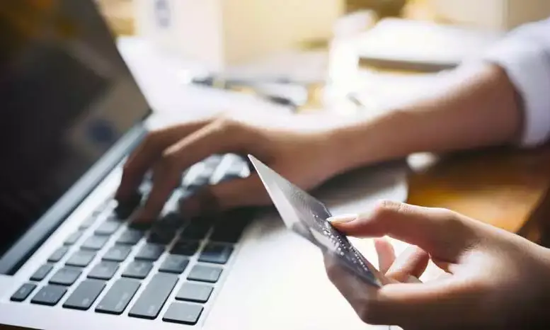 Tout comme la réservation en ligne, le paiement des loyers en ligne pour les locations longues devient obligatoire sur Roomlala